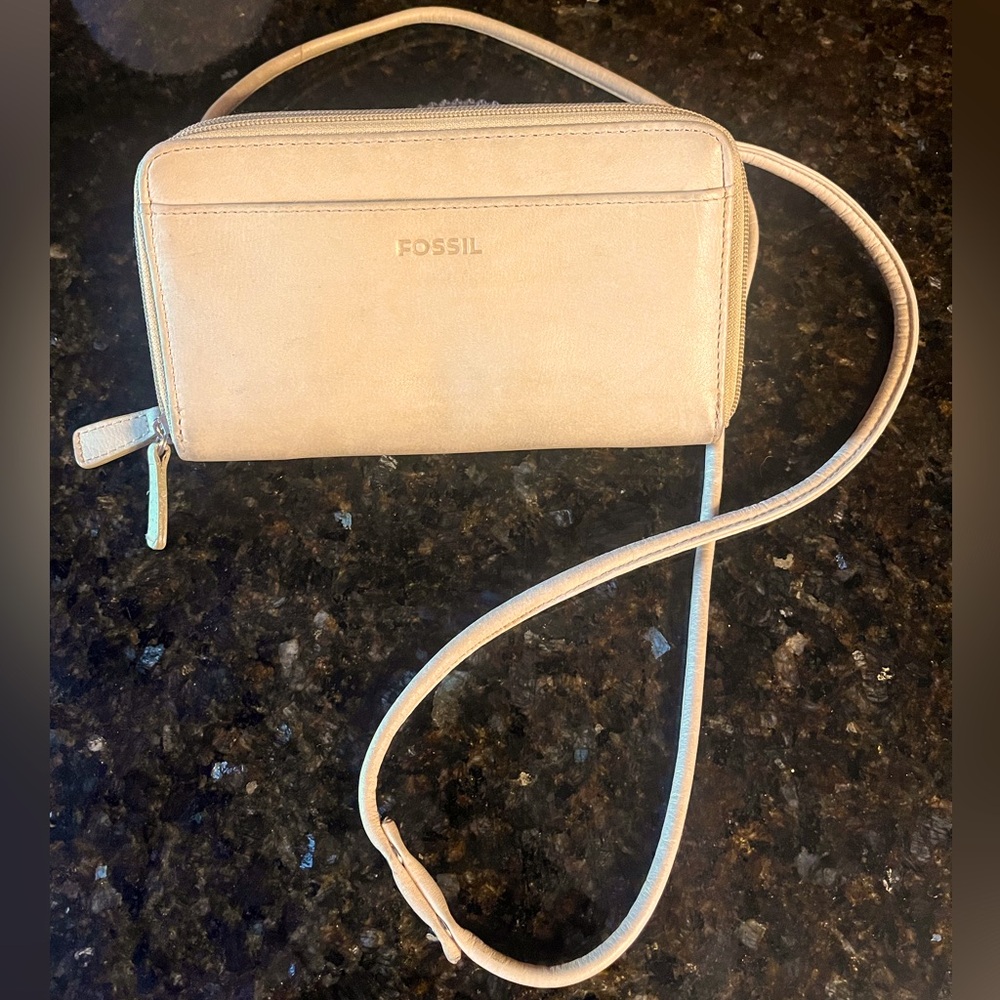 VTG Fossil Soft Tan Leather Crossbody Wallet 
Double Zip Around 8" X 5"